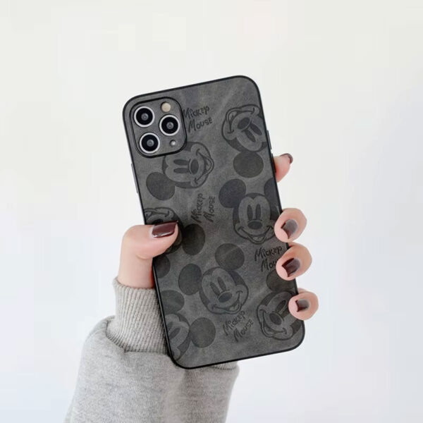 Funda para iPhone 12 Pro Max con Relieve de Mickey Mouse Negra - Diseño 3D, Protección Antigolpes | Estilo Único y Duradero